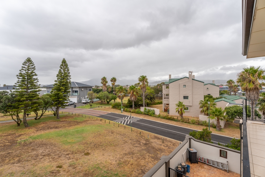 5 Bedroom Property for Sale in Greenways Golf Estate Western Cape